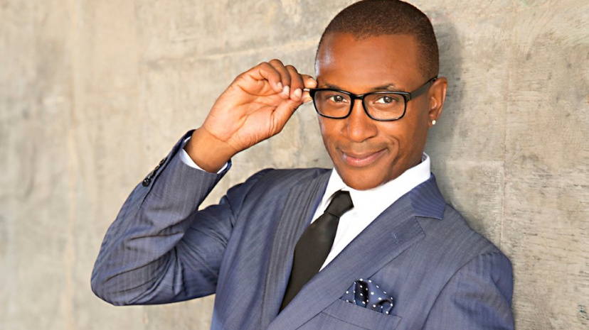 TommyDavidson_New_-leaning-against-wall-2.jpg