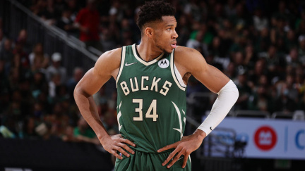 giannis-antetokounmpo-milwaukee-bucks
