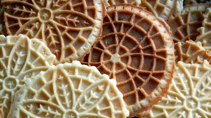 Pizzelle_in_a_loose_stack%2C_April_2010.jpg