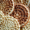 Pizzelle_in_a_loose_stack,_April_2010