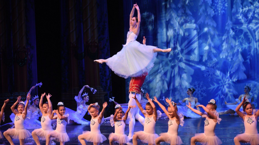 little-snowflakes-perform-on-stage-through-the-dance-with-us-program.original.jpg