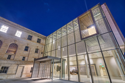 1024px-Asheville_Art_Museum_at_Night