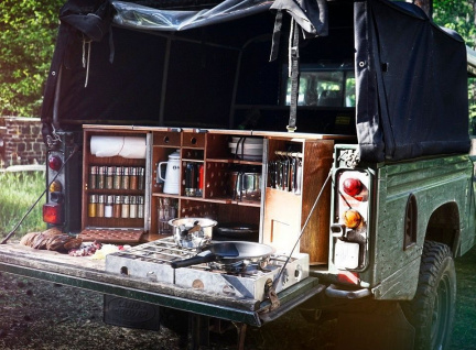 90d8b2e30422d536406b35c3390e609b.LandRoverDefender130Kitchen-1