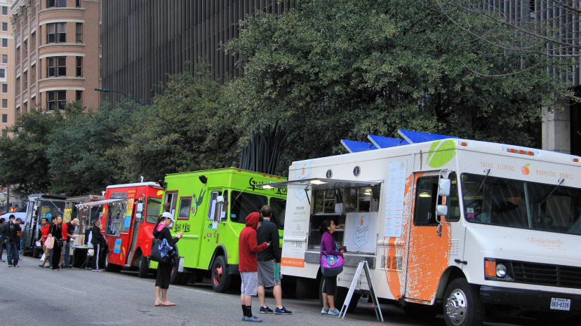 Austin_marathon_2014_food_trucks.jpg