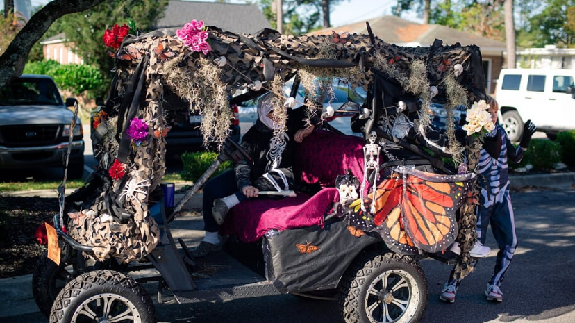 Halloween Golf Cart Parade3.jpg