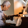 ct-norman-malone-one-handed-piano-player-20151123-1