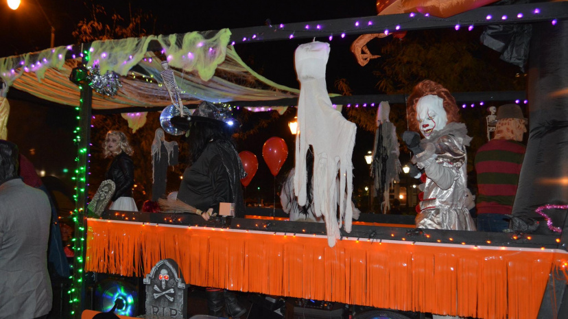 The Parent Place Halloween Parade Presented by HSHS Medical Group1.jpg