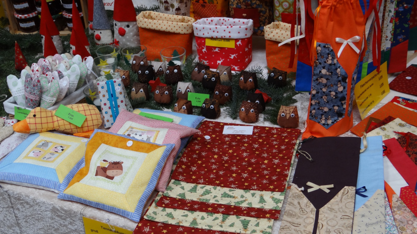 decoration-bazaar-market-christmas-homemade-textile-692907-pxhere.com.jpg