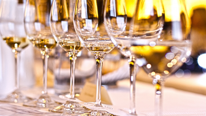 table-wine-glass-restaurant-atmosphere-decoration-1343179-pxhere.com.jpg