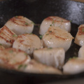 seared-cast-iron-cooking-pan-scallops-1421329-pxhere.com