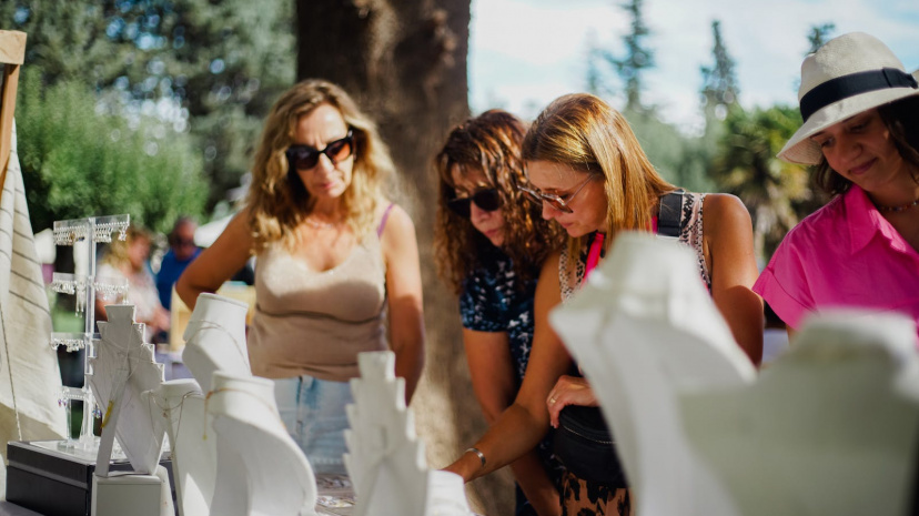 free-photo-of-a-group-of-friends-preparing-for-a-wedding.jpeg?auto=compress&cs=tinysrgb&w=1600&lazy=load.jpg