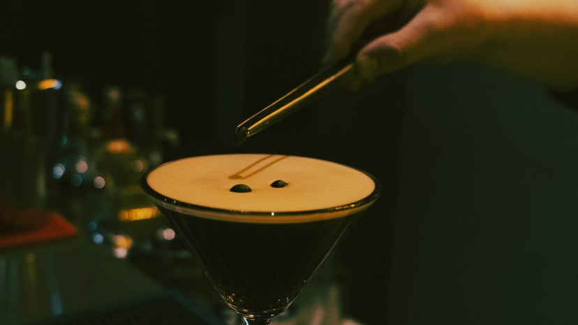 free-photo-of-close-up-of-a-bartender-putting-coffee-beans-on-espresso-martini-cocktail.jpeg?auto=compress&cs=tinysrgb&w=1600&lazy=load.jpg