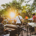 free-photo-of-a-band-playing-music-in-a-park-in-summer