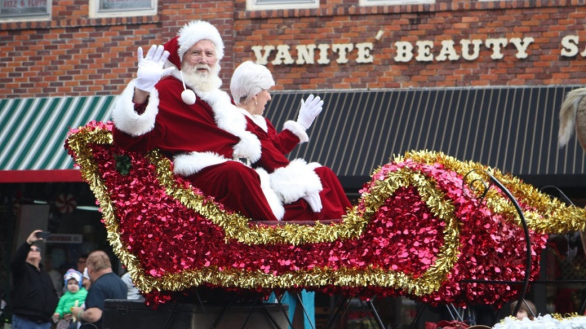 conway_chamberrsquos_christmas_parade_21677_med.jpg