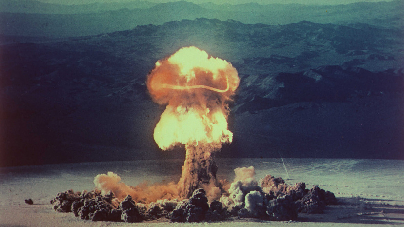 Out of control. Reports of the atomic bomb.jpg