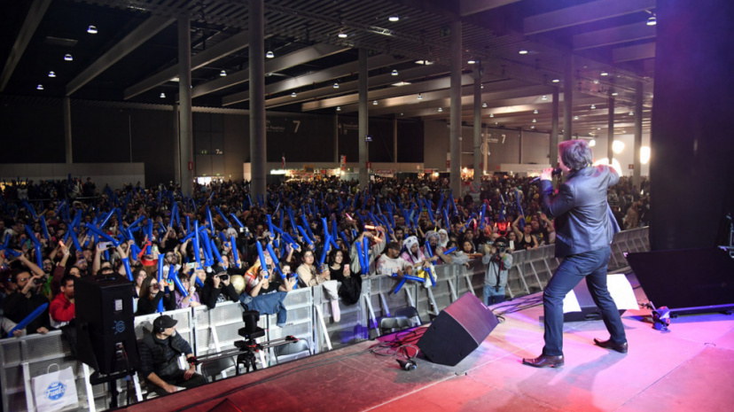 https://docs.ficomic.com/IMAGES_37/dsc-1017-copia.jpg
Link to sit, email approval to use:
https://www.manga-barcelona.com/en/photos.cfm/s/1353/q/main-stage.htm dsc-1017-copia.jpg