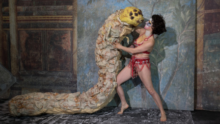Monster_Chetwynd_and_Esther_Teichmann_Phantasie_Fotostudio_II_2018_canonical