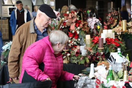 Mclean Holiday Art and Crafts Festival