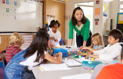 creative-activity-in-classroom-