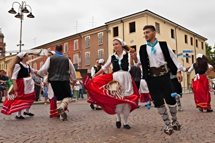 folk ball (1)