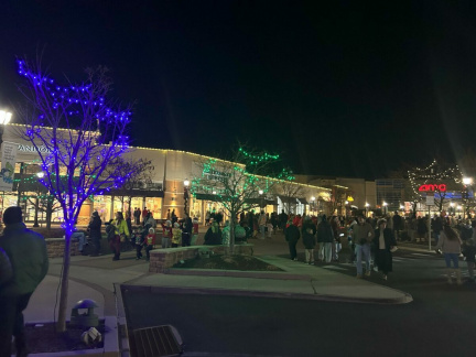 Promenade_Shops_Rockin_Ramaley_Tree_Lighting-23-scaled-e1700510087478