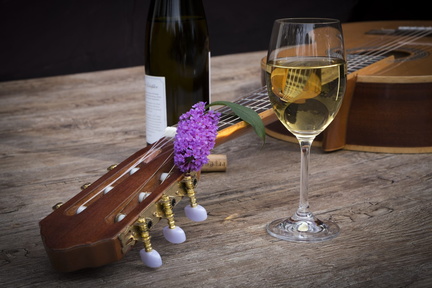 Weinglas_Gitarre_c-Pixabay-scaled