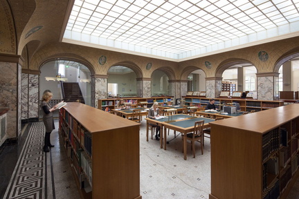 Bibliothek03 09