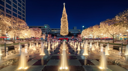 Crown+Center+Holiday+-+David+Arbogast+2 dbdf6834-757b-49e9-b3ca-2d2ba50942aa-prv (1)