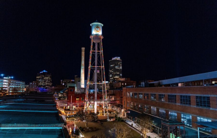 HOLT019_Tobacco-Tower-Durham-Tree-Lighting_DiscoverDurham_3ee8da4e1b8955da30e0262ddbe371f1