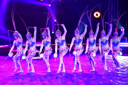 1.-Tai-An-Acrobatic-Troupe-scaled