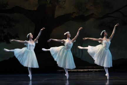 Dimity-Azoury-Amy-Harris-and-Natasha-Kusen-in-La-Sylphide-2013-Photo-by-Jeff-Busby-scaled_2048x