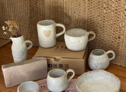Christmas Art &amp; Crafters Market