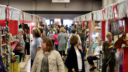 636138550842731260-TCL-Mistletoe-Marketplace5