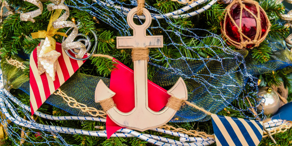 christmas-boat-stock