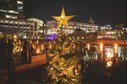 Web_1200-2022-12-02-WaterFire-Holiday-Celebration-Basin-Lighting-Photograph-by-Jared-Winslow28-1024x683