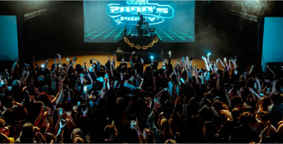 It's A 2000's Party