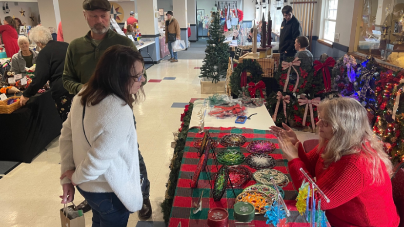 Christmas by the Lake Gift Market.png