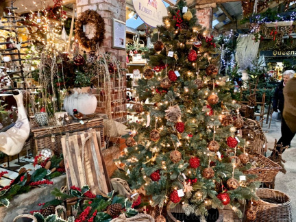 Christmas-gifts-and-decorations-Malton-Christmas-2019-1024x768