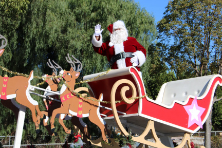 Christmas-Parade-credit-Pleasant-Valley-Recreating-and-Park-District-17