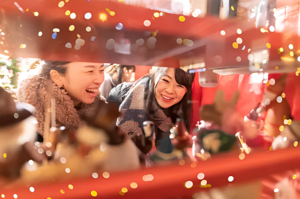 Merry & Bright Sip & Shop at Willow Creek Winery