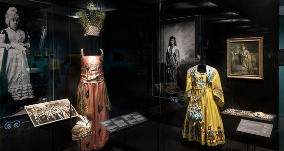 Costume Balls – Dressing History, 1870-1927.v1