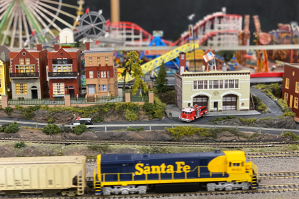 Toy-Trains-5-1200-x-800_F5483819-6A3A-4F5A-B560E3EBF9A2BC84_8195a40b-89fc-483b-b8bc4c7ebd82b2fb