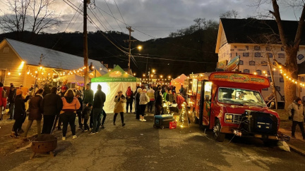 4th St Elmo Stroll and Luminaria Festival