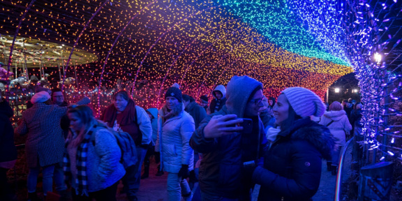 a7341b82-754d-4e3a-887f-bf218f4829bb-FestivalofLights_SC012