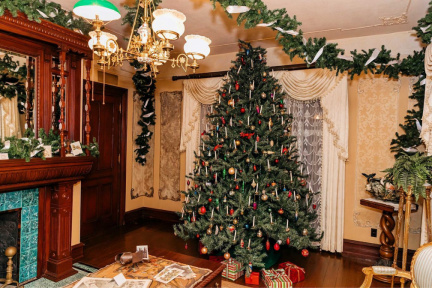 Evening Yuletide House Tour