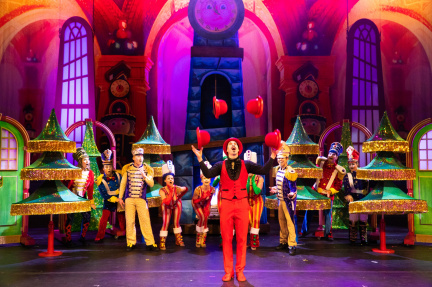 Cirque Dreams Holidaze1