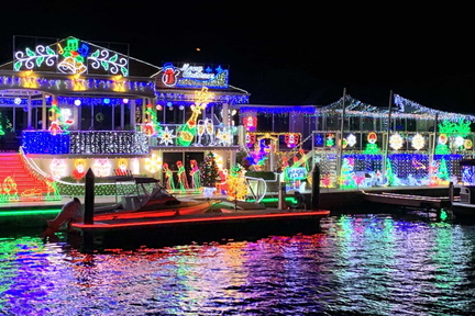 Christmas-Lights-Cruise-23