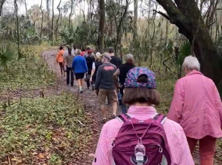hiking-at-paynes-prairie