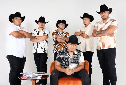 Los Cazadores Del Cerro &amp; Adverzo