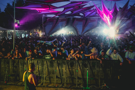 supernova-festival-crowd